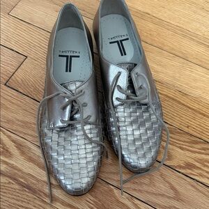 Women’s gold Trotters Leather Lace-Up Shoes